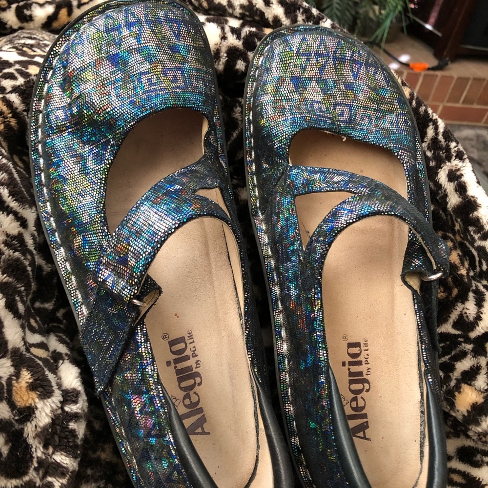 Alegria size 39 shoes.  Beautiful shimmery color.